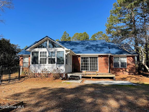 4th image of 19 Wendy Ln