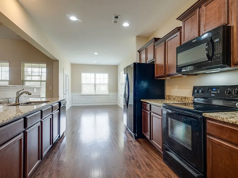 1021 Lindyn Lee Way — Photo 12