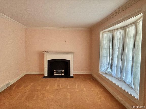 3rd image of 14819 Forest St