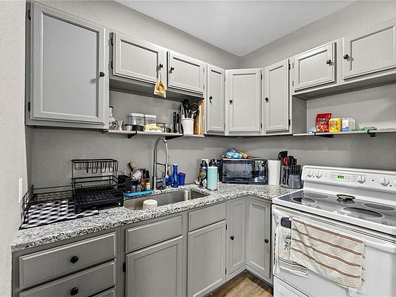 4th image of 846 S Olive St