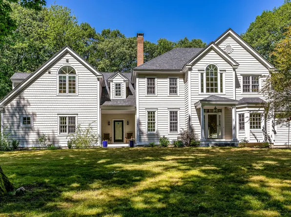18 Ledgewater Drive, Kennebunk, ME 04043
