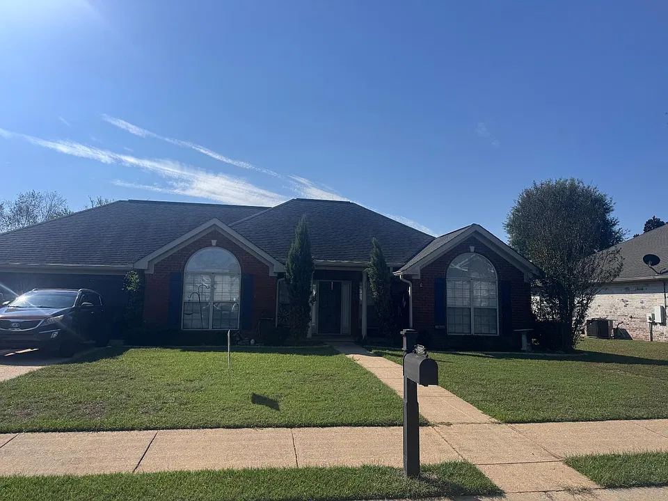 2049 Collier Way