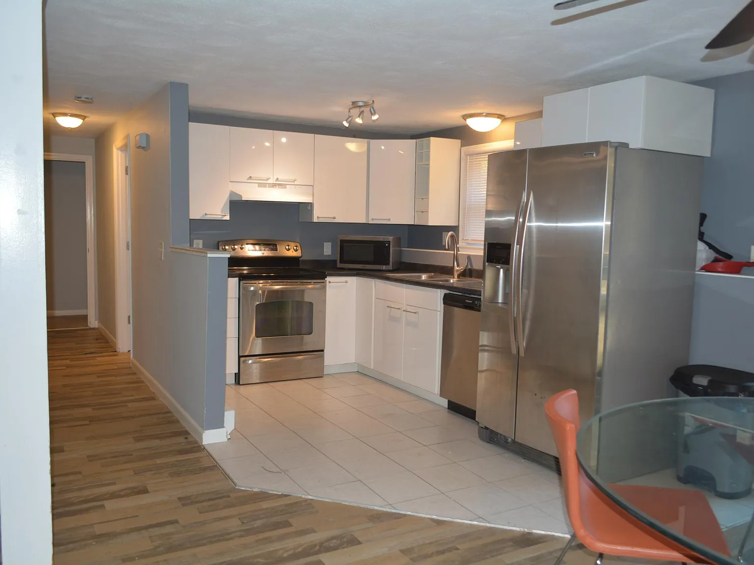 2 bed, 1002 sqft, $1,900 — Photo 4