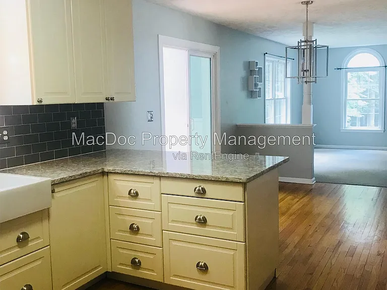 6804 Saxony Cir — Photo 30