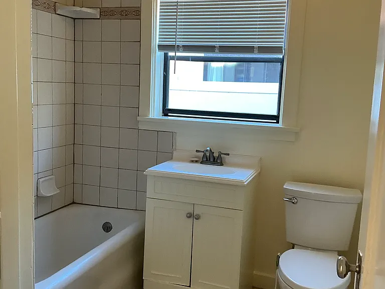 504 W Aliso St — Photo 7