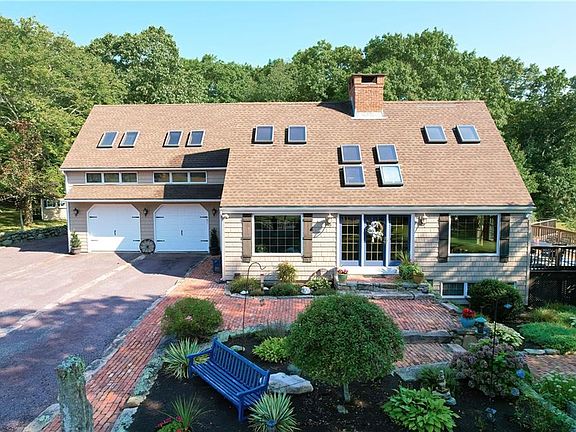 2nd image of 10 Wood River Ln