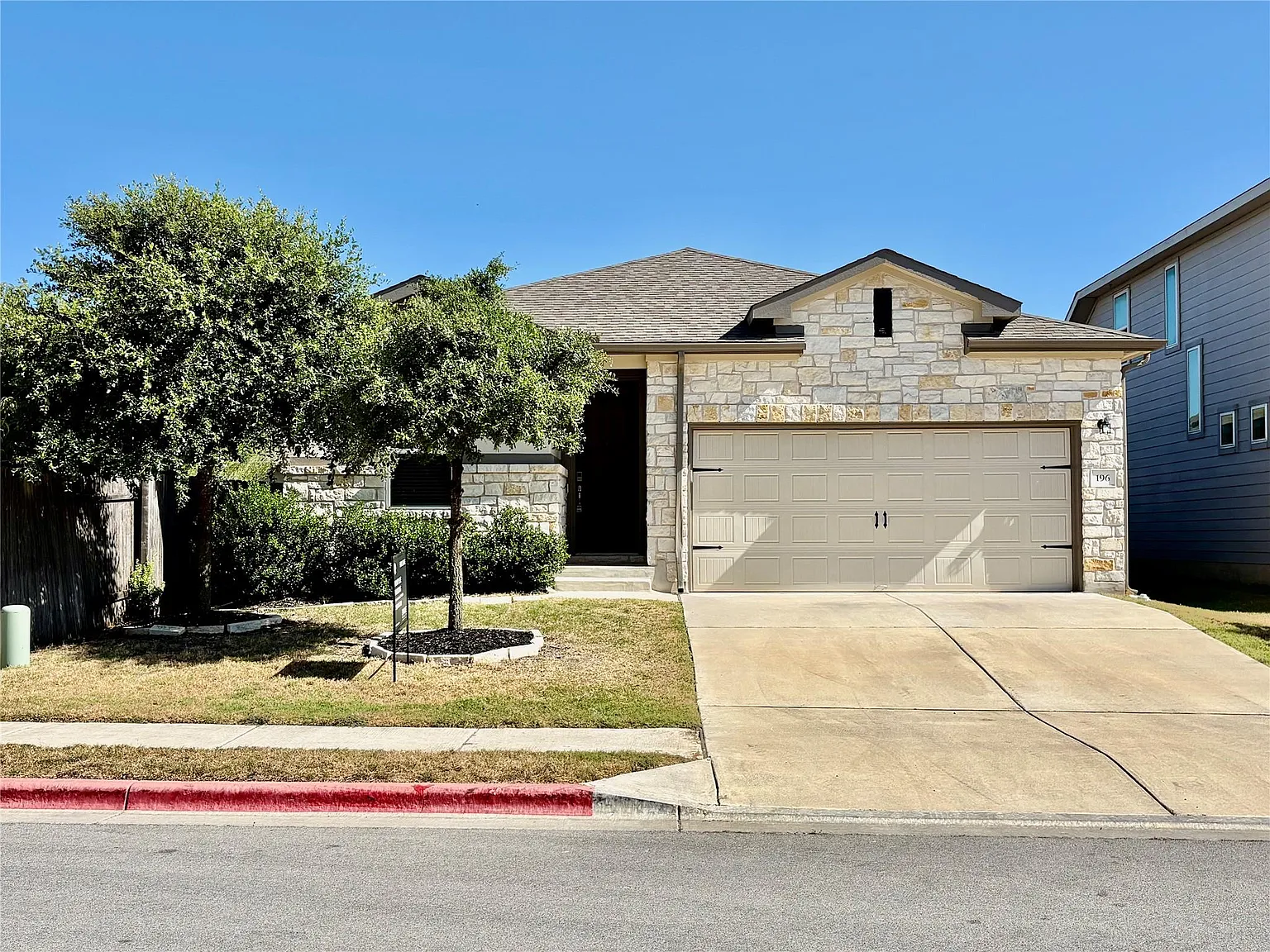 3 bed, 2.0 bath, 1867 sqft, $2,500 — Photo 2