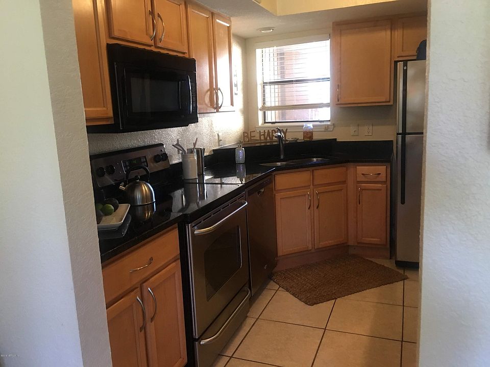 1st image of 840 Shoreline Cir