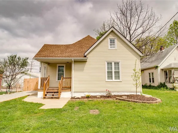 238 W Delmar Ave, Godfrey, IL 62035