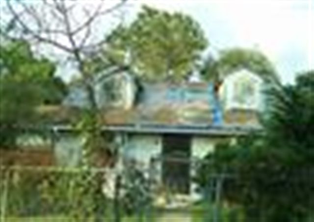 2nd image of 930 Pecos Ave