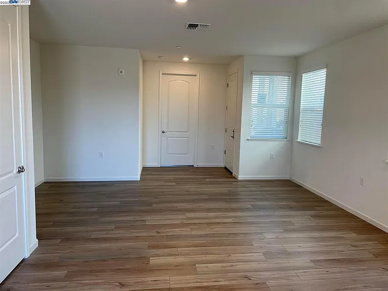 1920 Monroe Ct #3 — Photo 3