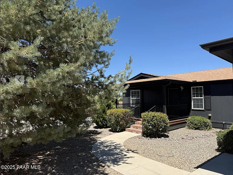 1116 Samantha St — Photo 44