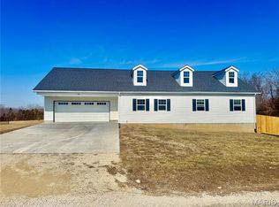 300 Blackberry Ln, Bismarck, MO 63624
