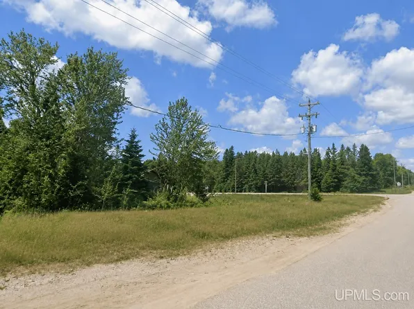 6128 N Arbor St, Naubinway, MI 49762