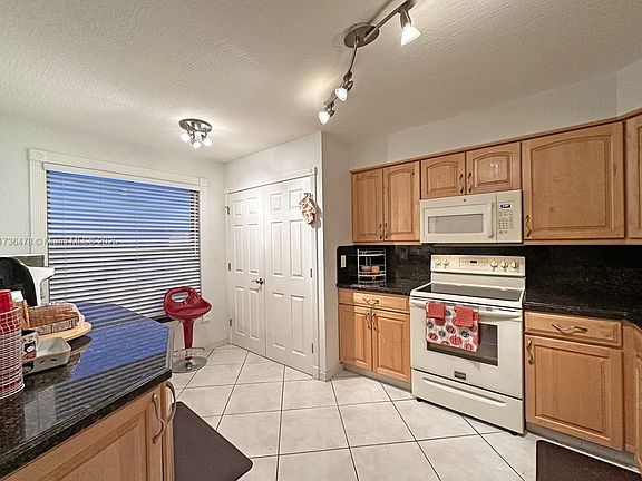 2nd image of 4550 NE 18th Ave #706R