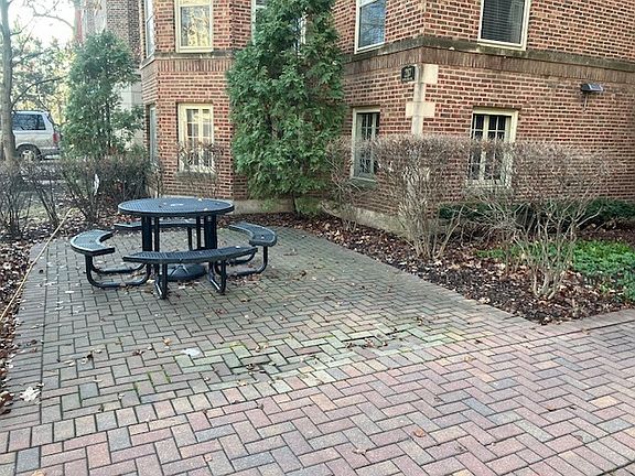 2nd image of 221 N Oak Park Ave APT 3W