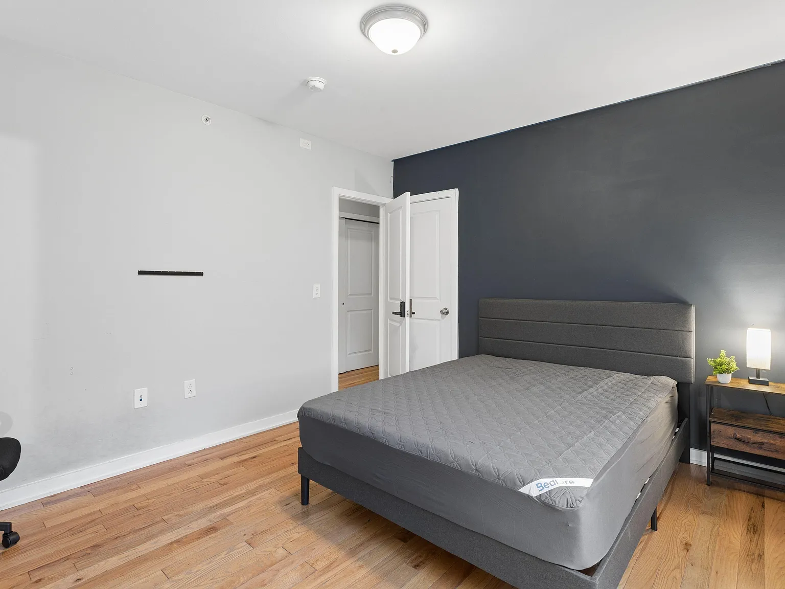 4 bed, 6.0 bath, 1800 sqft, $1,421 — Photo 2