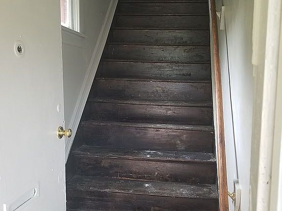 2nd image of 127 W Buena Vista St