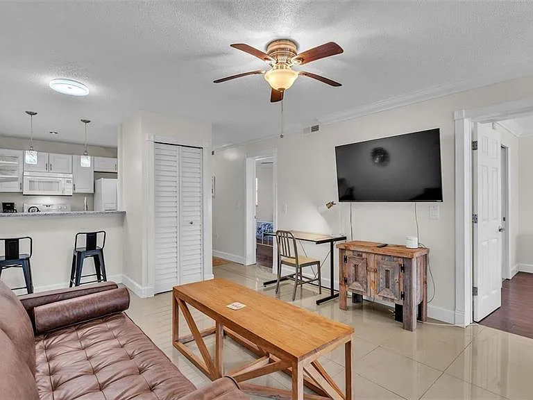 900 Avenue Z SE #A3 — Photo 4
