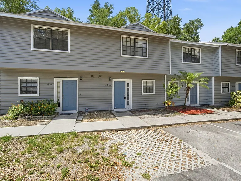 1910 W Sligh Ave #E102 — Photo 3