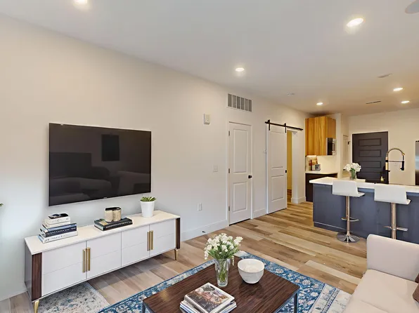 1040 Russell Blvd, Saint Louis, MO 63104