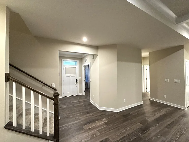 8807 Chapel Grove Crossing Dr — Photo 3