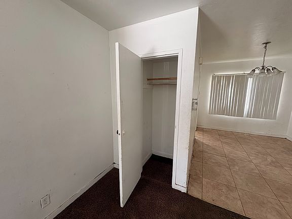 3rd image of 919 N Prairie Ave