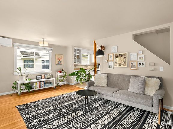 4th image of 11747 Bartlett Ave NE
