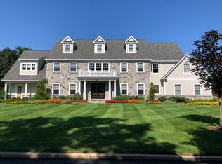 901 Laurie Ln, Franklin Lakes, NJ 07417