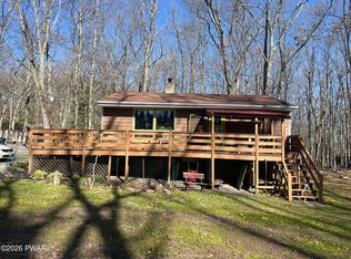 29 Holland Rd, Hawley, PA 18428