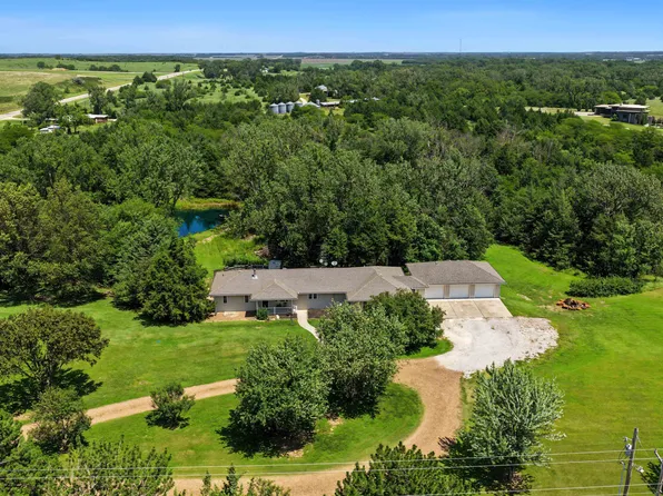 1707 Coronado Rd, Bennington, KS 67422