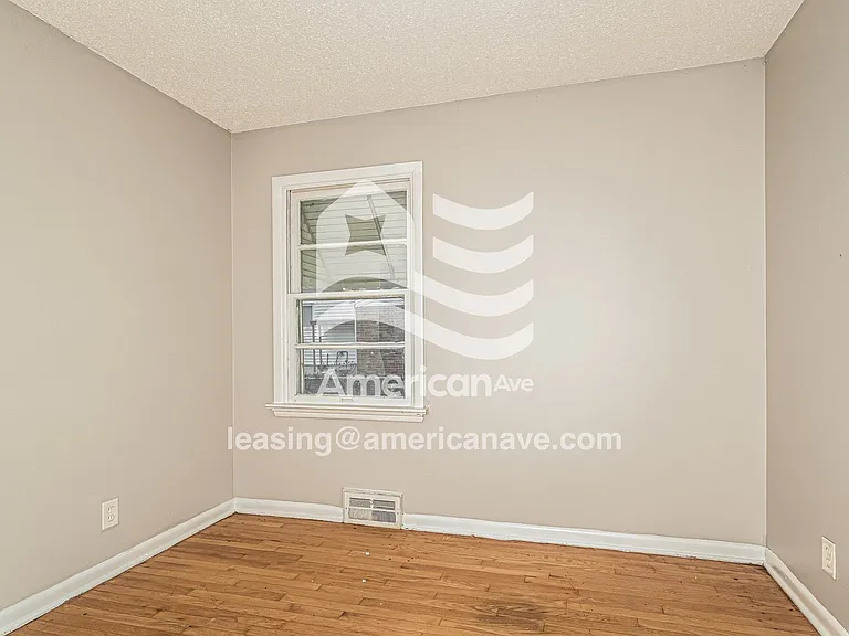 977570_012_bedroom_13.jpg