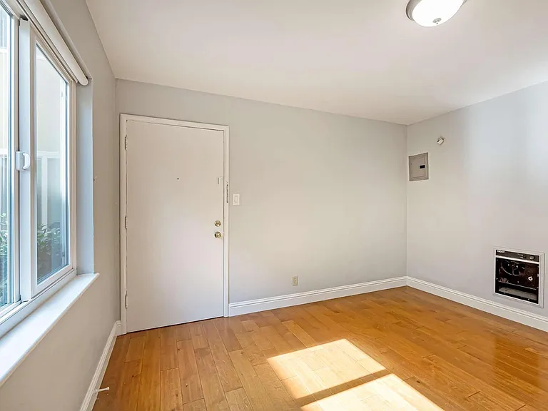 2233 7th Ave #C — Photo 10