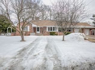 16 Denise Dr, Westfield, MA 01085