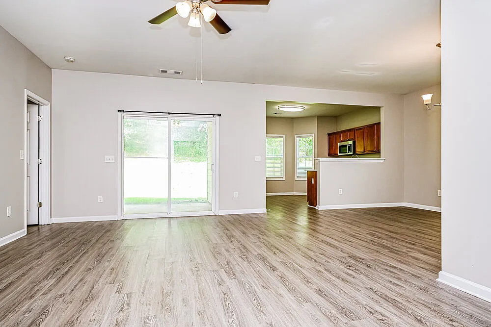 3 bed, 2.0 bath, 1691 sqft, $1,870 — Photo 3