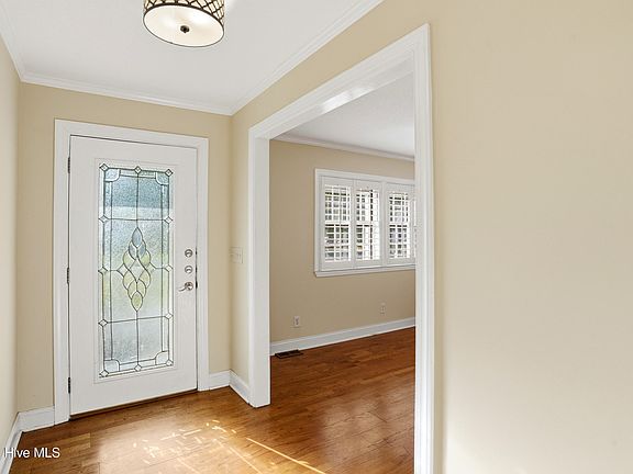 5th image of 327 Pinecliff Drive
