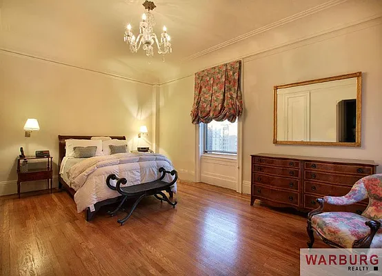 Sold by Warburg | media 17