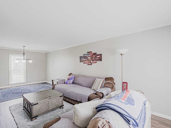 4th image of 105 Melanie Ln
