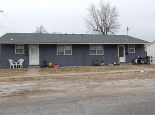 308 Maple St, Carrollton, IL 62016