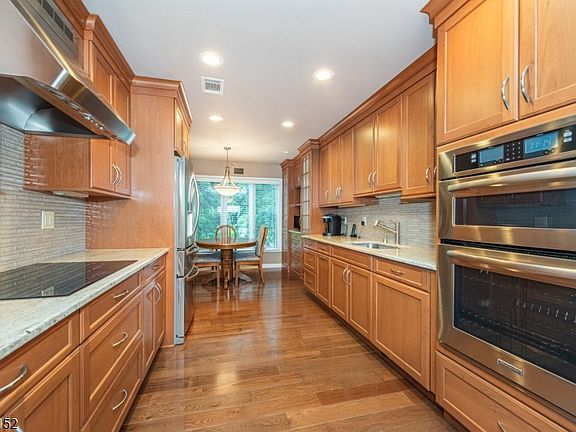 4th image of 13 Stonegate Dr
