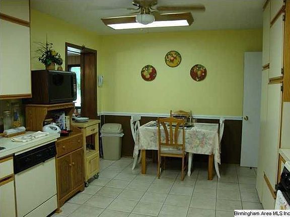 4th image of 2304 Woodcreek Dr