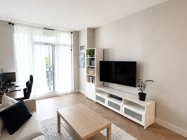 1359 Rathburn Rd E #408 — Photo 3