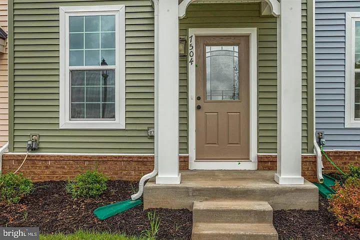 7504 Hancock St — Photo 3