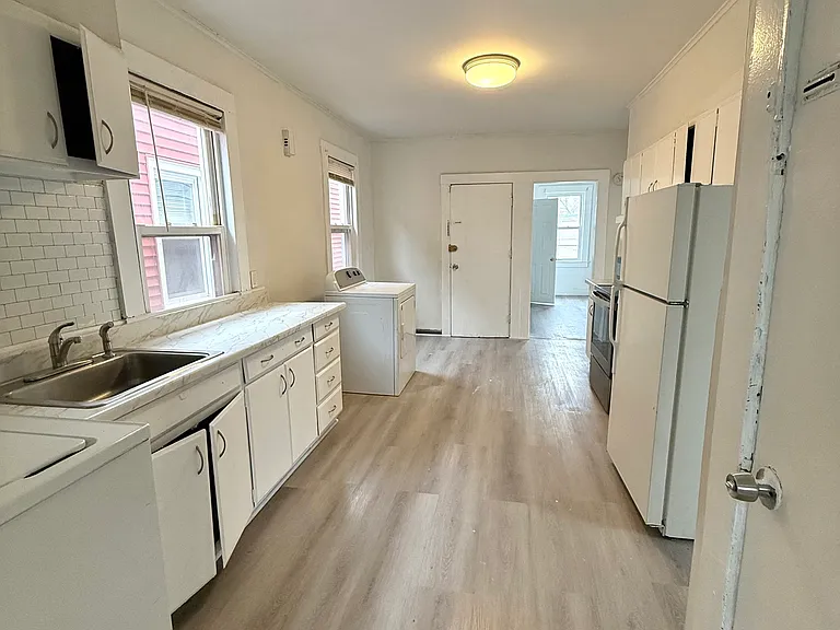 21 Edgar St #2 — Photo 7