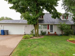 6016 Dodds Dr, Bettendorf, IA 52722
