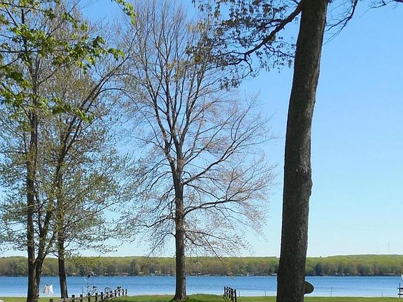 5th image of 3366 Wolf Lake Dr