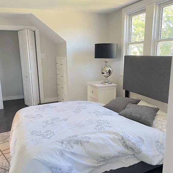 1677 Victoria Ave — Photo 20
