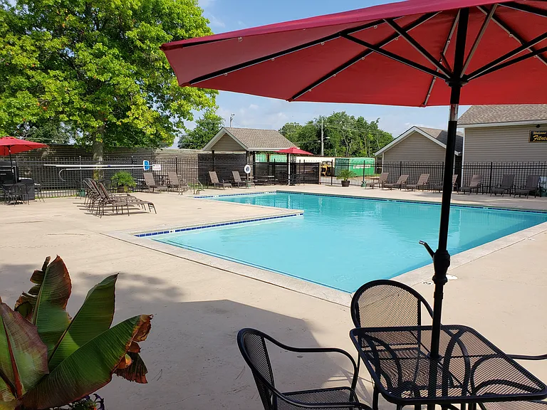 Metroplex Apartments — Photo 22