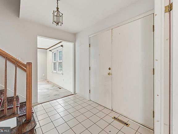 3rd image of 9 Norris Run Ct