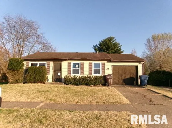 3934 W Creighton Ter, Peoria, IL 61615